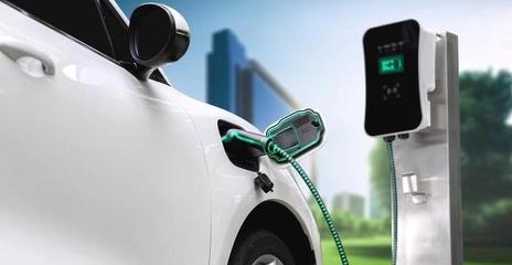 新能源汽車每天充電和用完再充，哪個更傷電池？看老車主怎么說